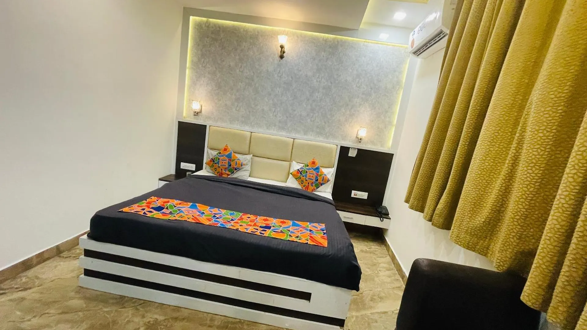 Hotel Urban Zip - Near Taj Mahal - Family Affordable Stay Agra   Agra (Uttar Pradesh)