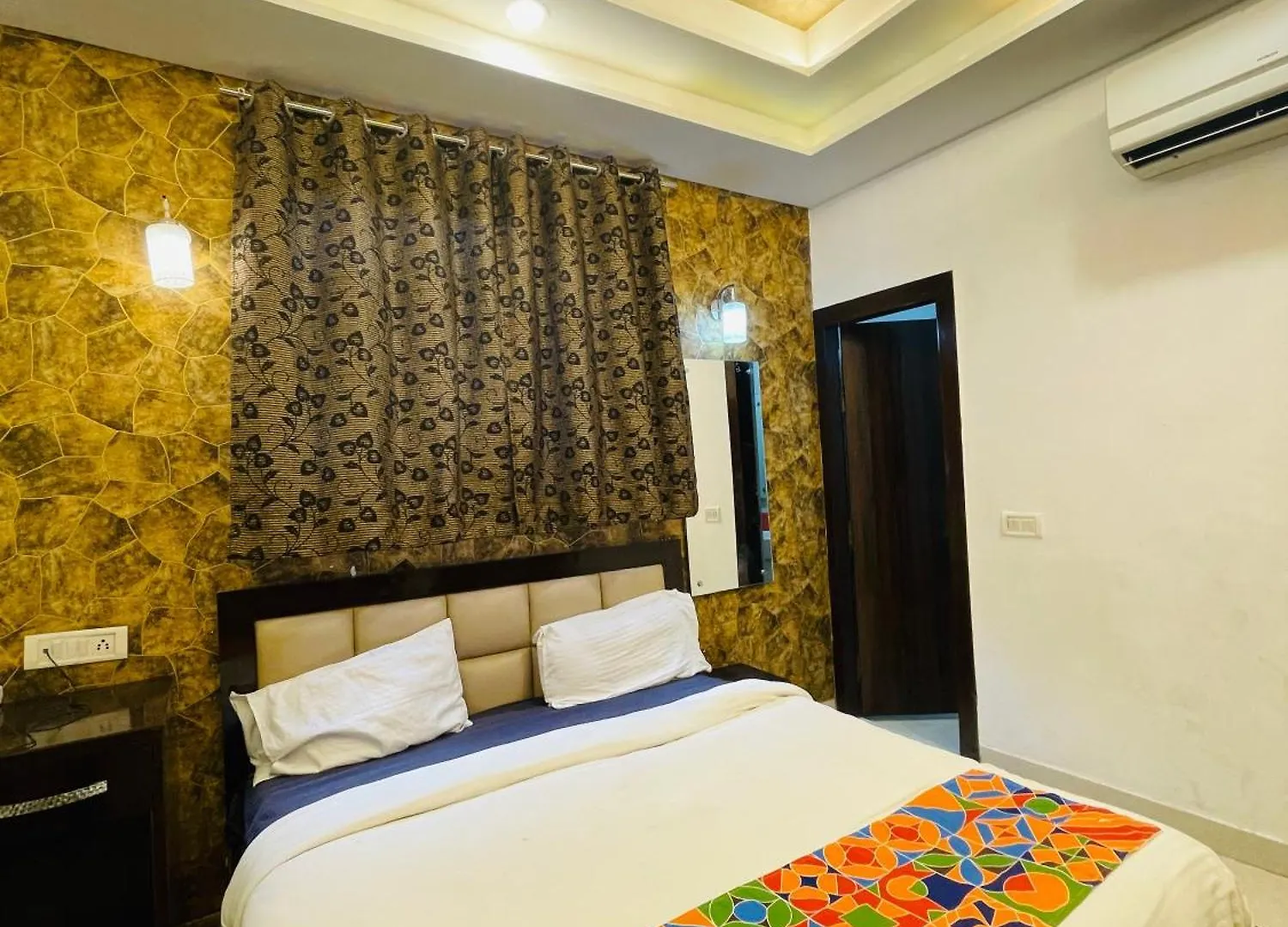 Hotel Urban Zip - Near Taj Mahal - Family Affordable Stay Agra  3*, Agra (Uttar Pradesh) India