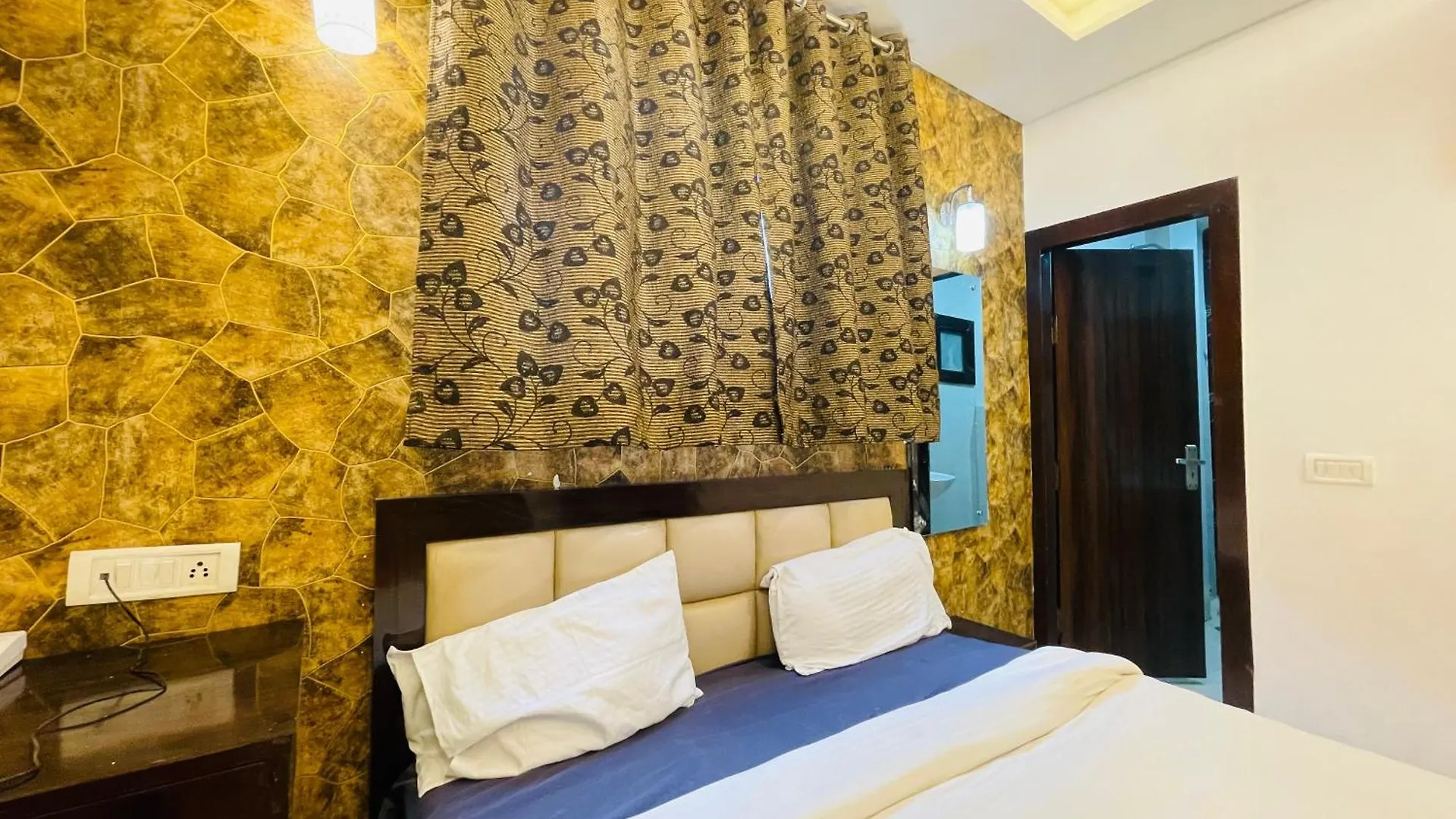 Hotel Urban Zip - Near Taj Mahal - Family Affordable Stay Agra   Agra (Uttar Pradesh)