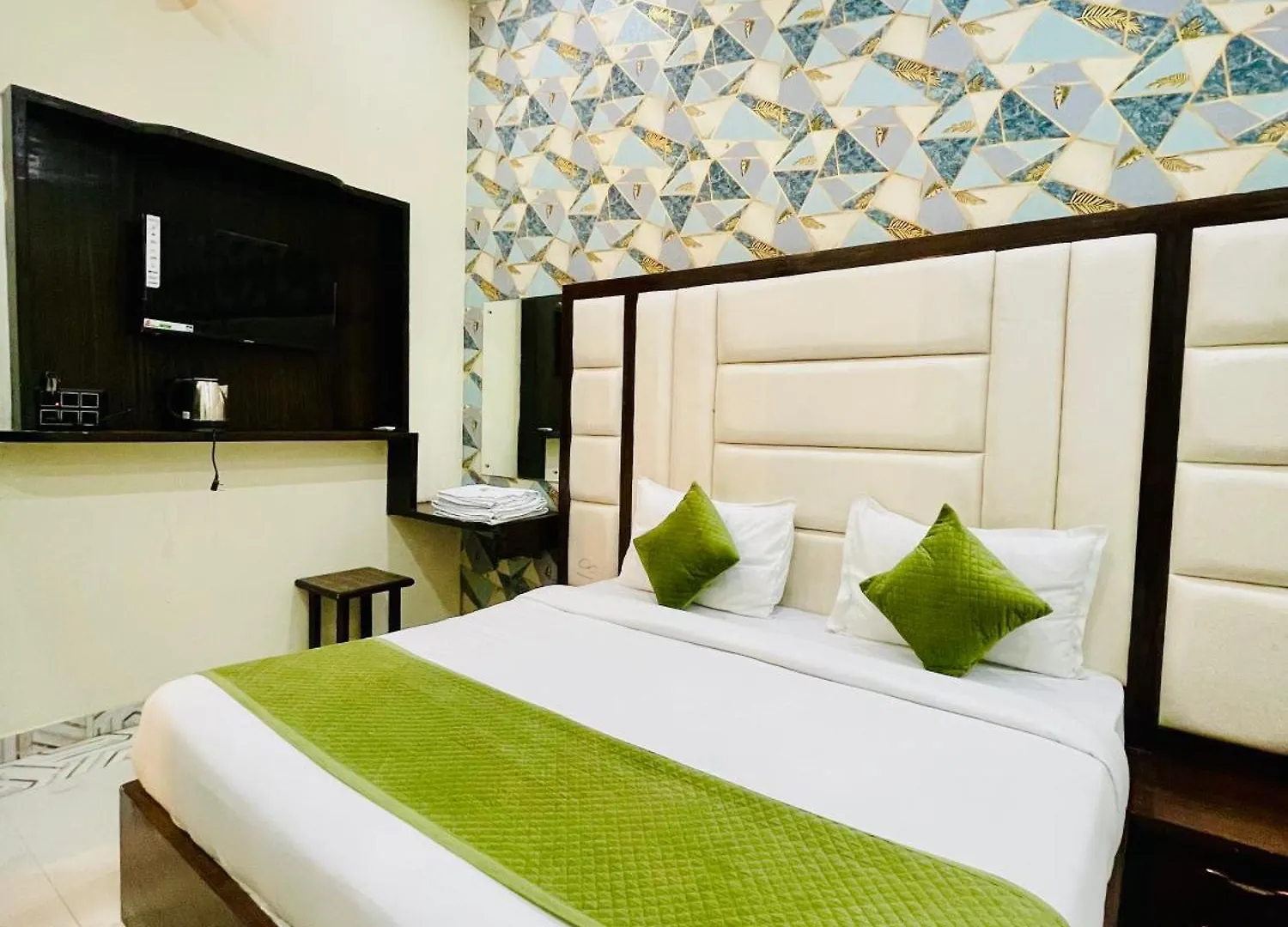 Hotel Urban Zip - Near Taj Mahal - Family Affordable Stay Agra  India
