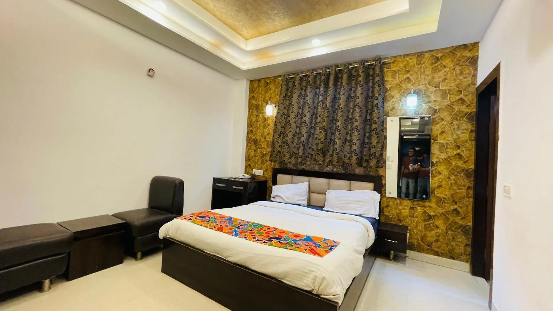 ***  Hotel Urban Zip - Near Taj Mahal - Family Affordable Stay Agra  India
